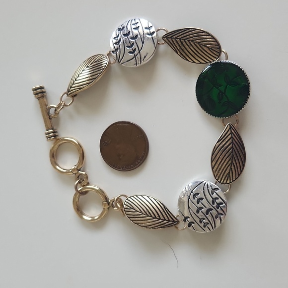 New Vintage Style Boho Leaf Bracelet – Lightweight & Chic - Picture 9 of 10